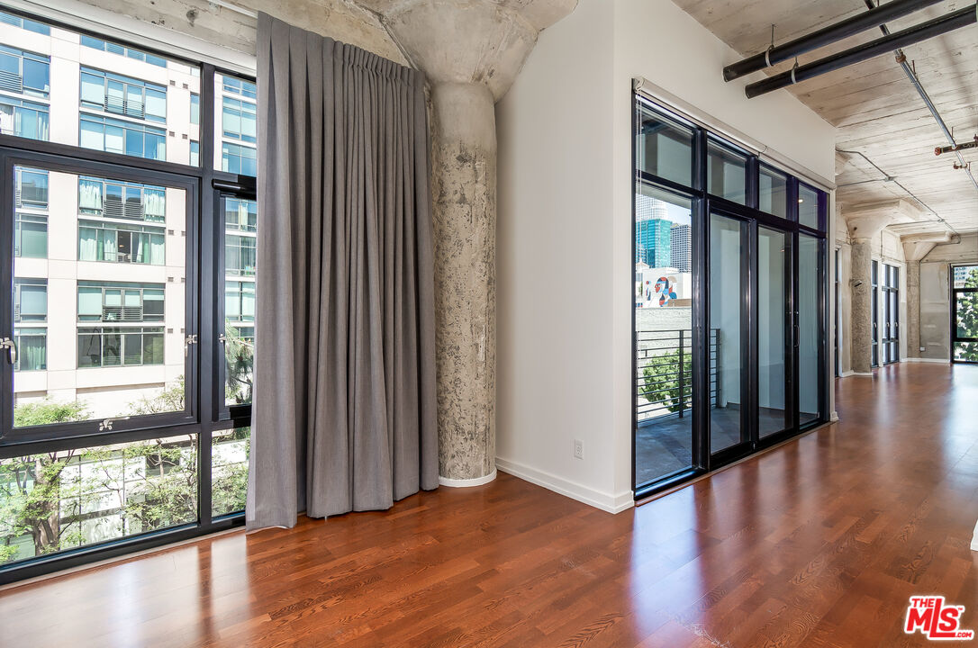 330 W 11th St Unit: 406
