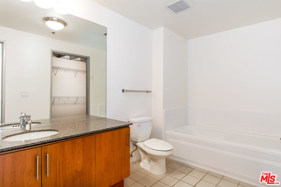 330 W 11th St Unit: 406
