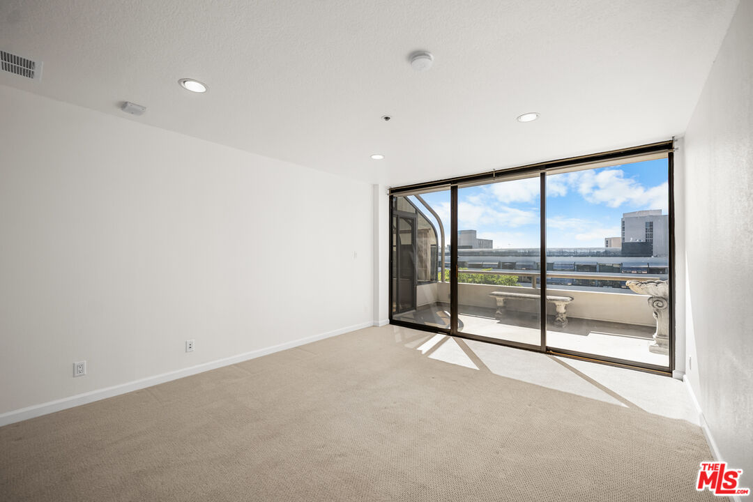 121 S Hope St Unit: 518