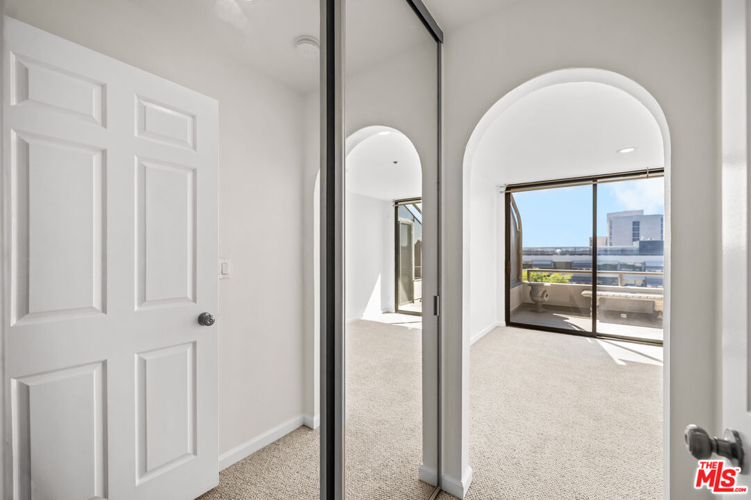 121 S Hope St Unit: 518