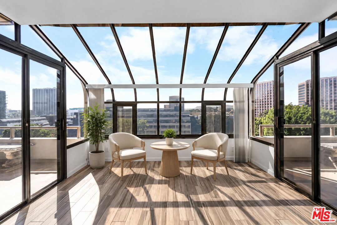 121 S Hope St Unit: 518
