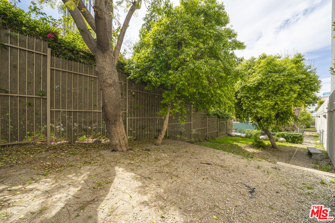 121 S Hope St Unit: 518