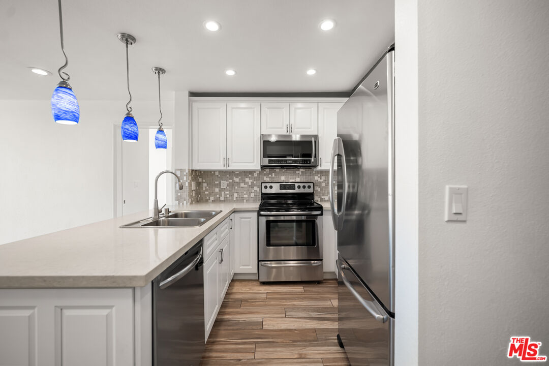 121 S Hope St Unit: 518