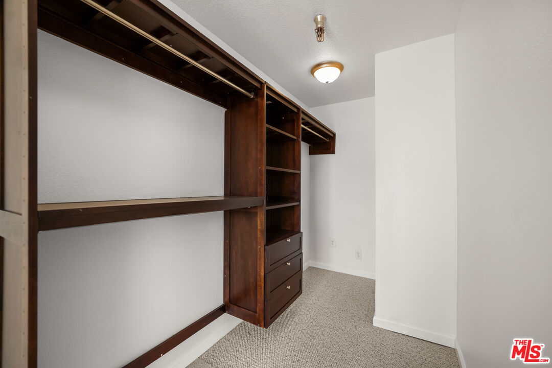121 S Hope St Unit: 518