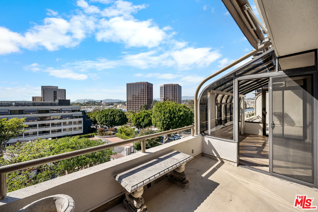 121 S Hope St Unit: 518