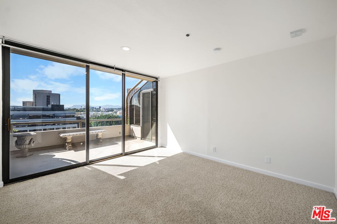 121 S Hope St Unit: 518