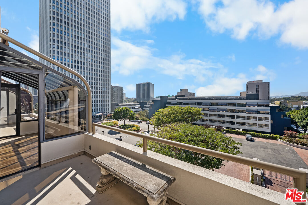 121 S Hope St Unit: 518