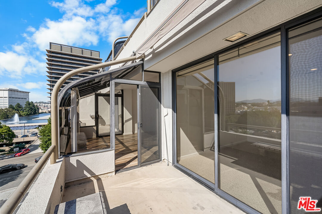 121 S Hope St Unit: 518