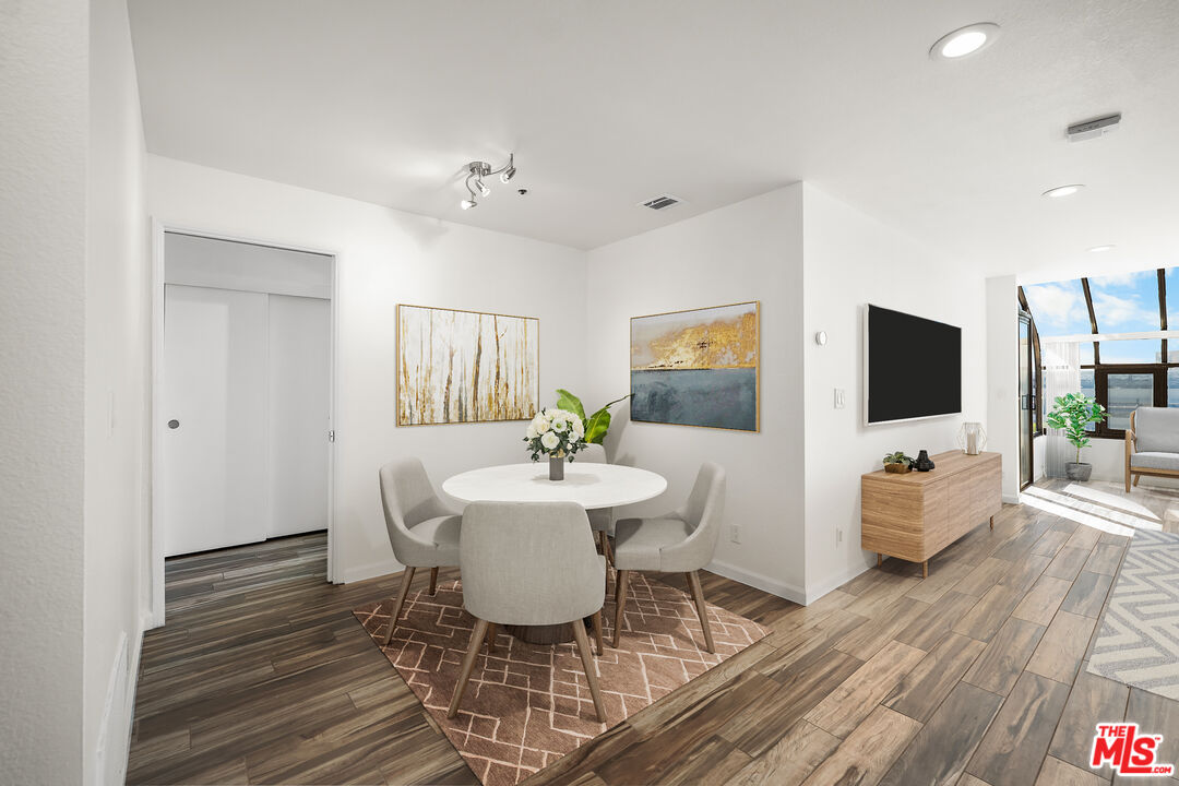 121 S Hope St Unit: 518