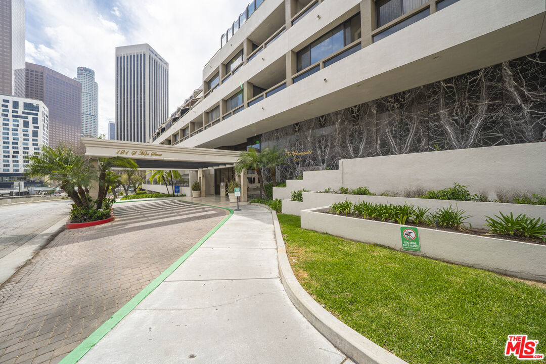 121 S Hope St Unit: 518