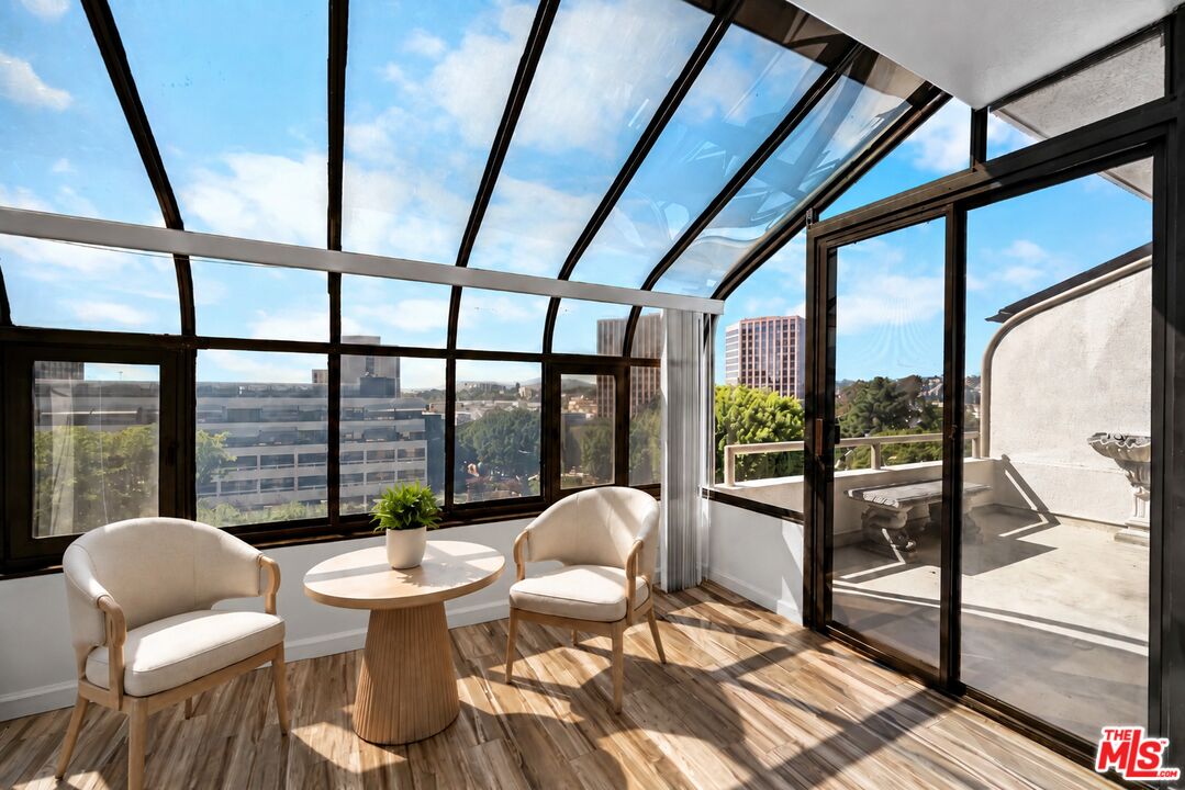 121 S Hope St Unit: 518