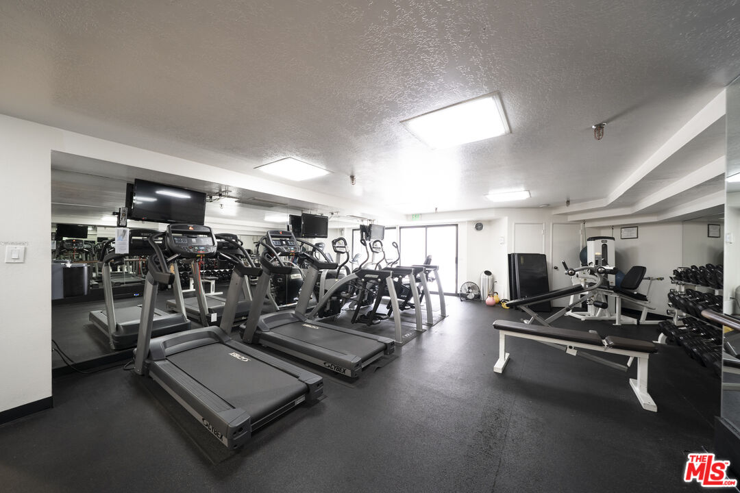 121 S Hope St Unit: 518