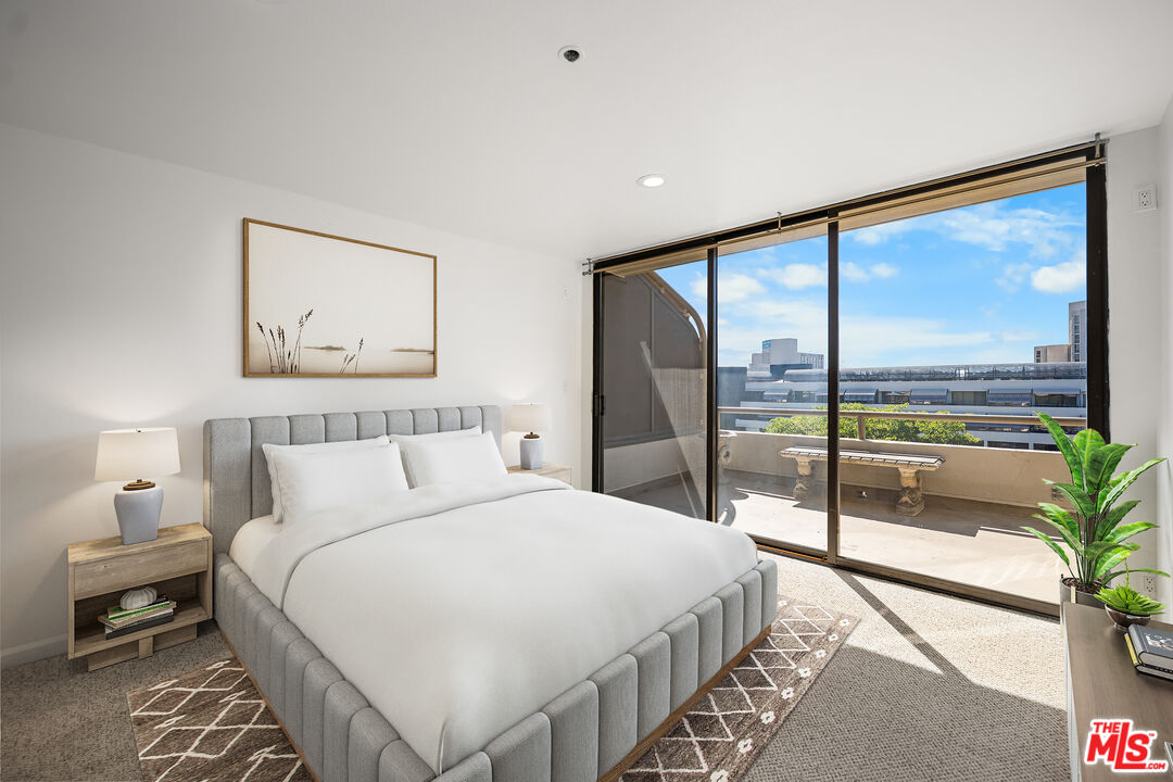 121 S Hope St Unit: 518