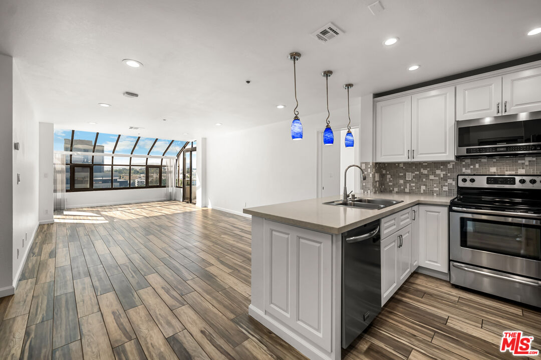 121 S Hope St Unit: 518