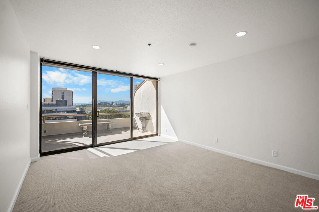 121 S Hope St Unit: 518