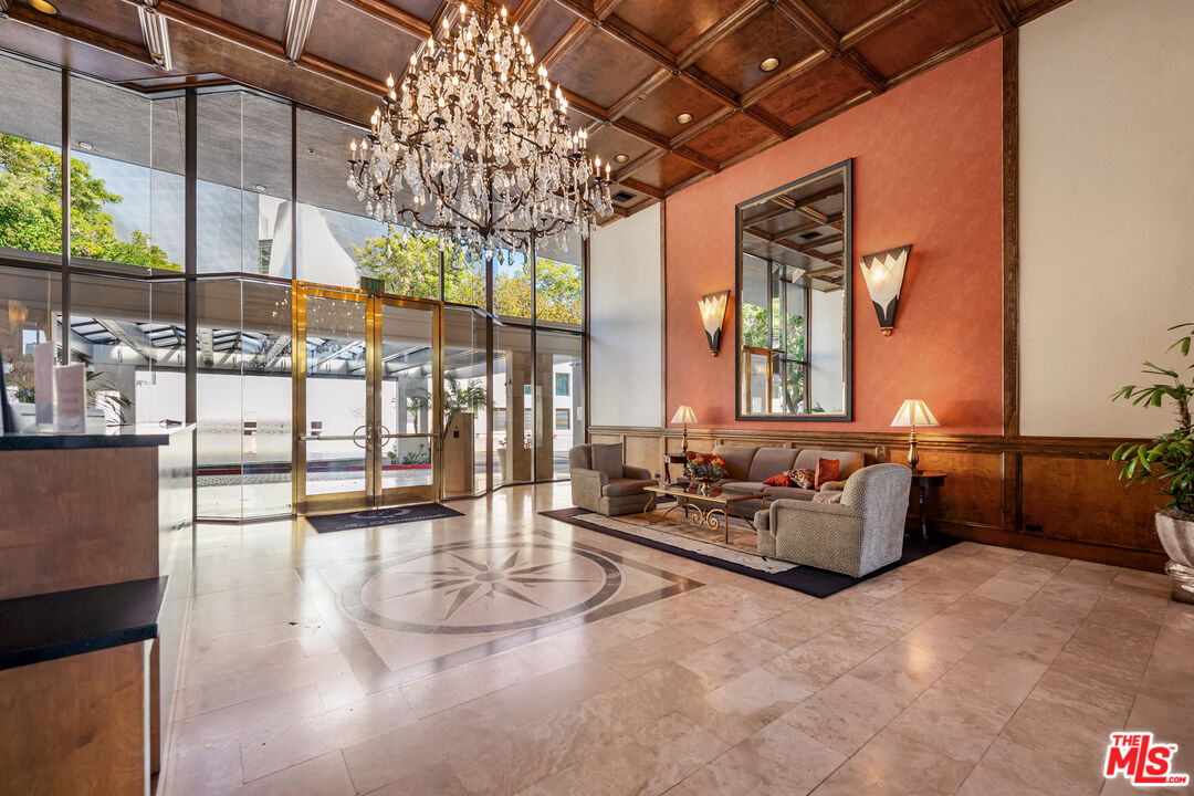 121 S Hope St Unit: 518