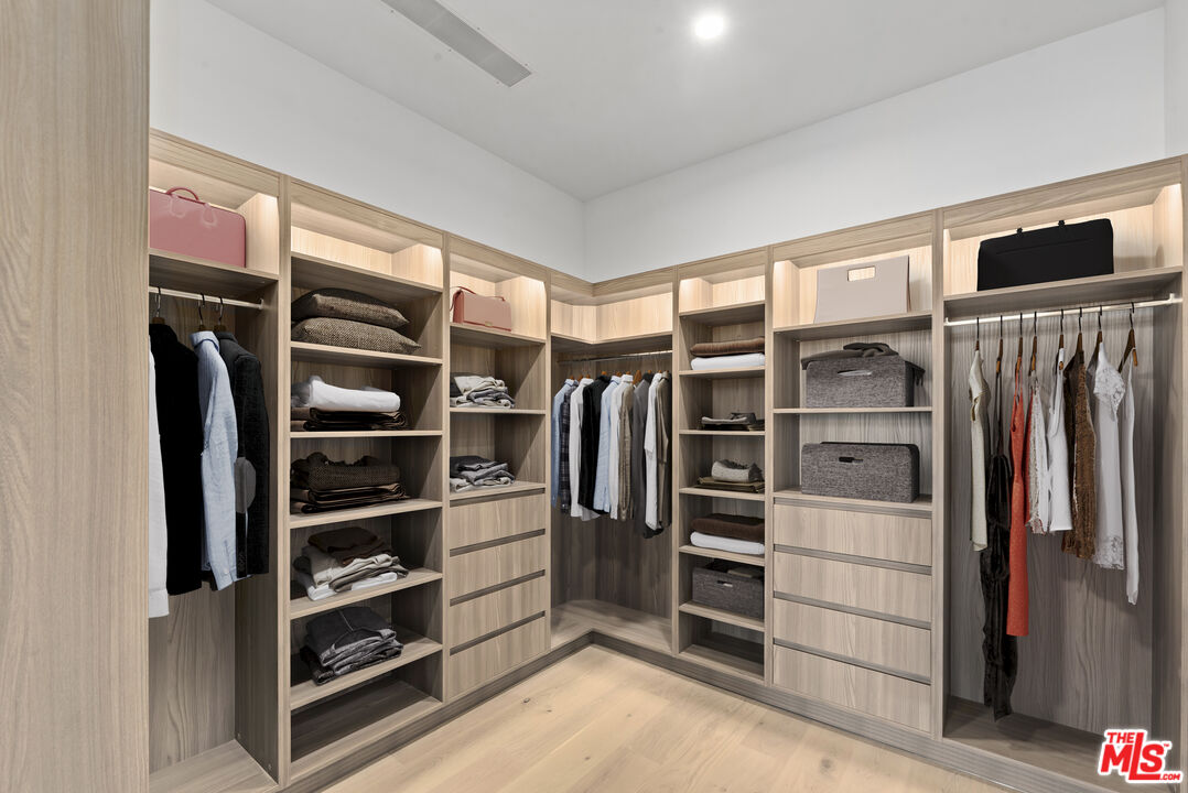 230 W Olympic Blvd Unit: PH 2