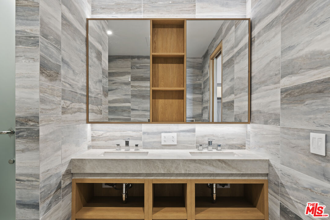 230 W Olympic Blvd Unit: PH 2