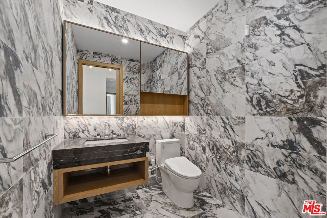 230 W Olympic Blvd Unit: PH 2