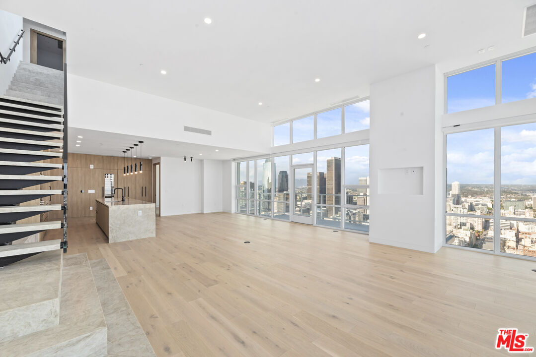 230 W Olympic Blvd Unit: PH 2