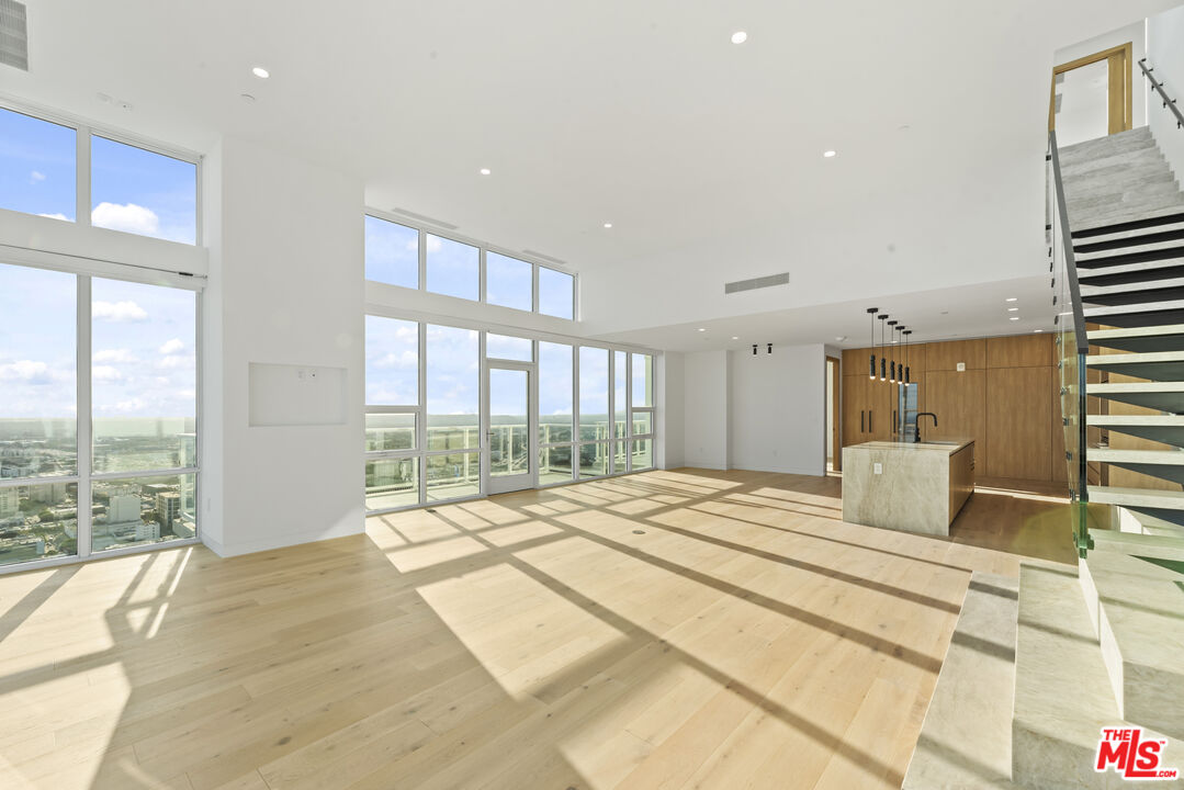 230 W Olympic Blvd Unit: PH 3