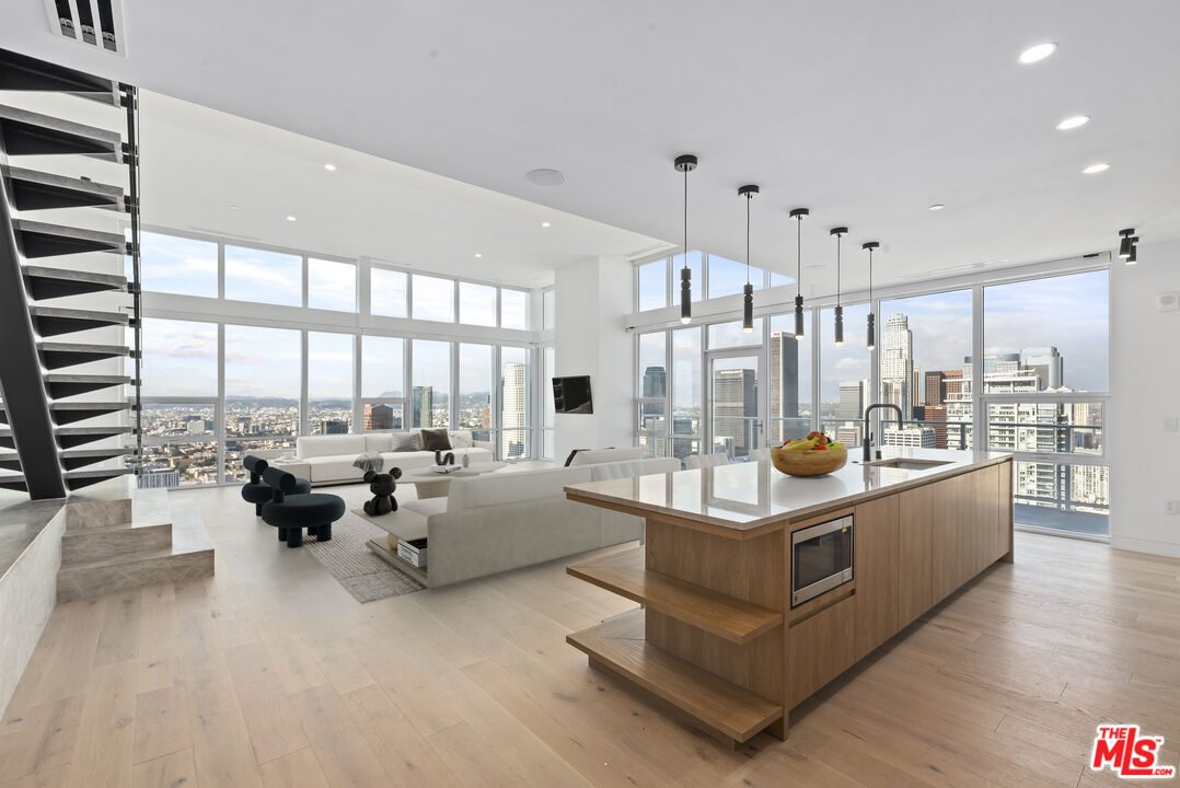 230 W Olympic Blvd Unit: PH 3