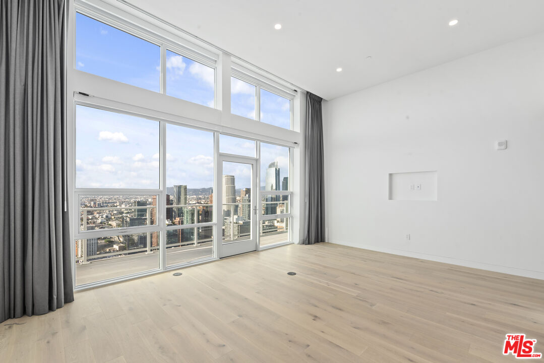 230 W Olympic Blvd Unit: PH 3