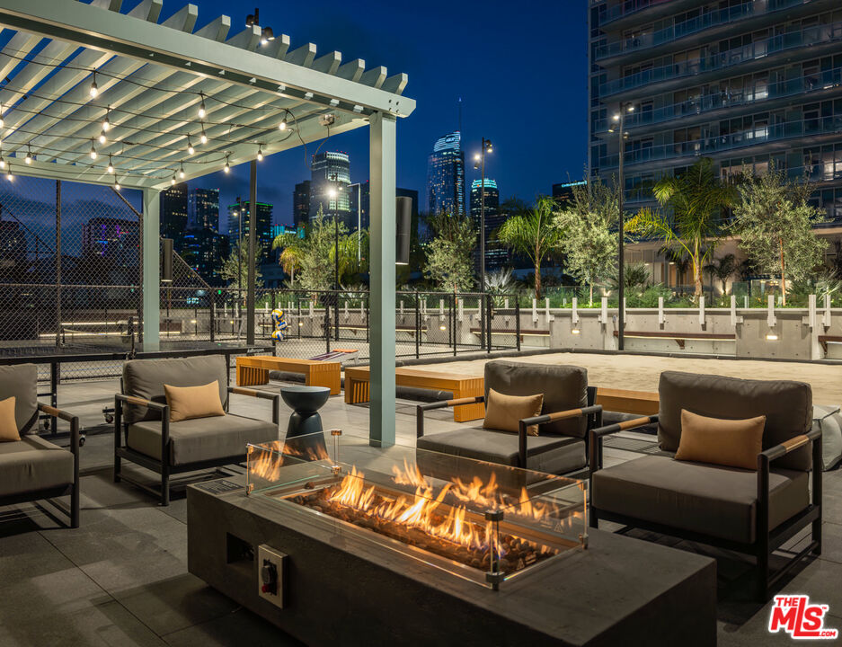 230 W Olympic Blvd Unit: PH 3