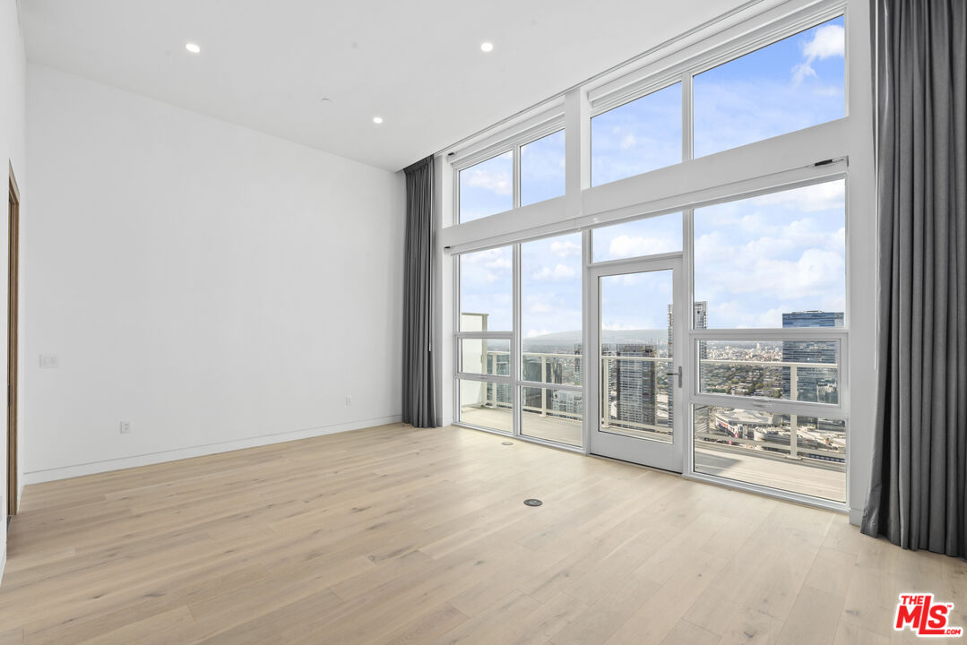 230 W Olympic Blvd Unit: PH 3
