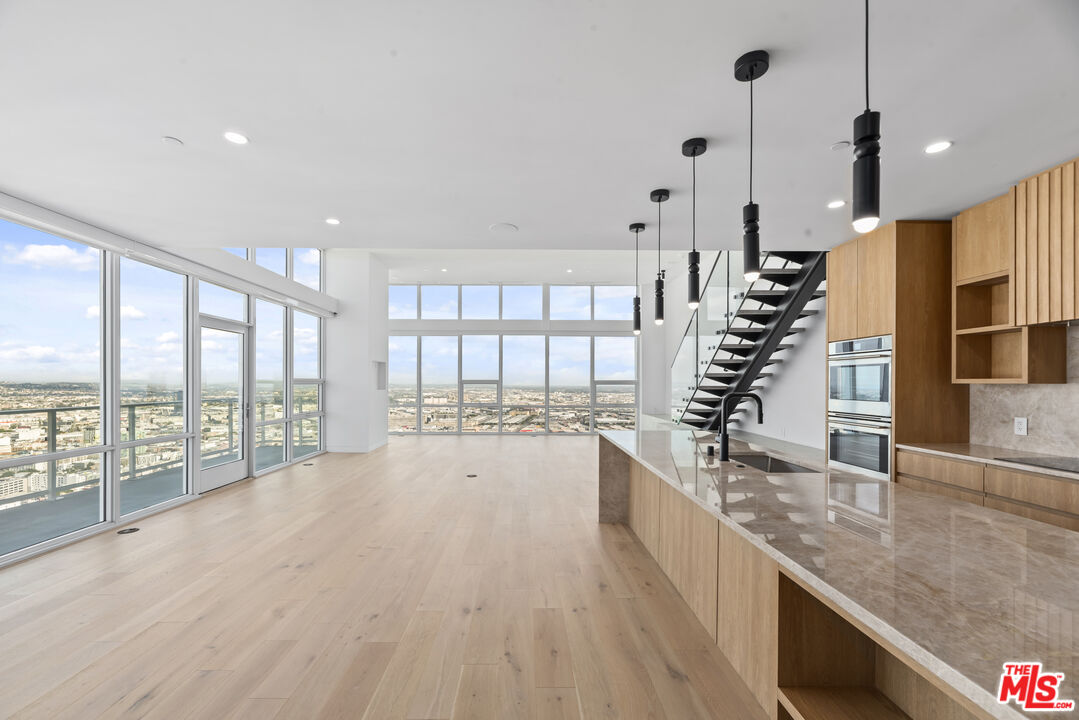 230 W Olympic Blvd Unit: PH 3