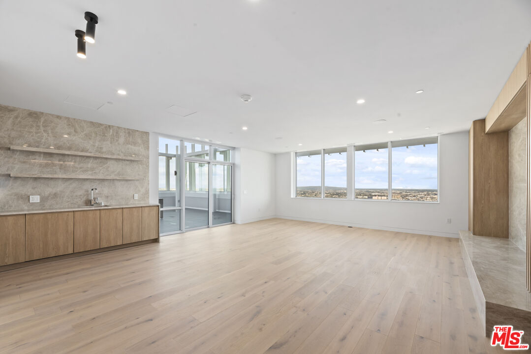 230 W Olympic Blvd Unit: PH 3