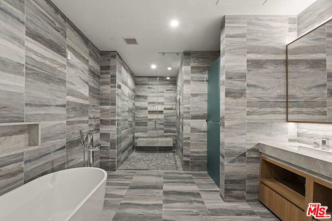 230 W Olympic Blvd Unit: PH 3
