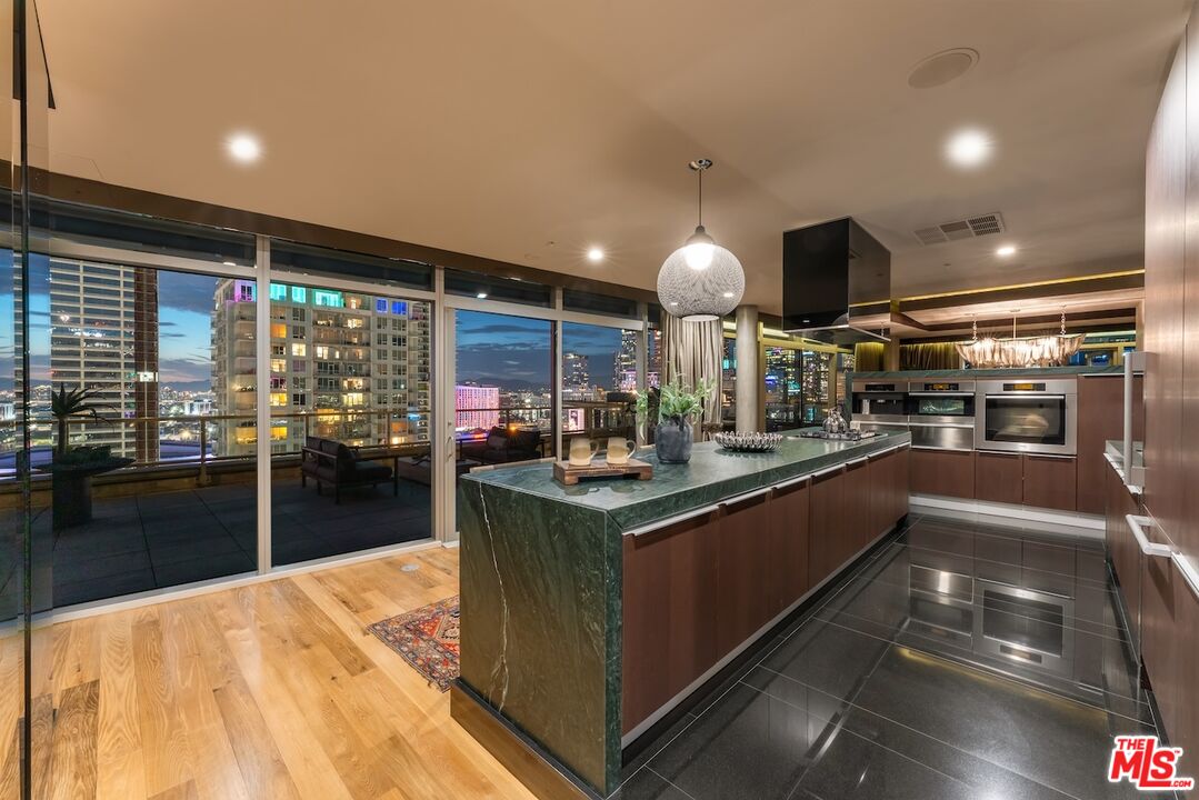 1155 S Grand Ave Unit: 2204