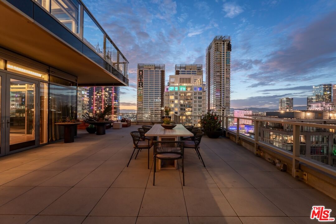 1155 S Grand Ave Unit: 2204