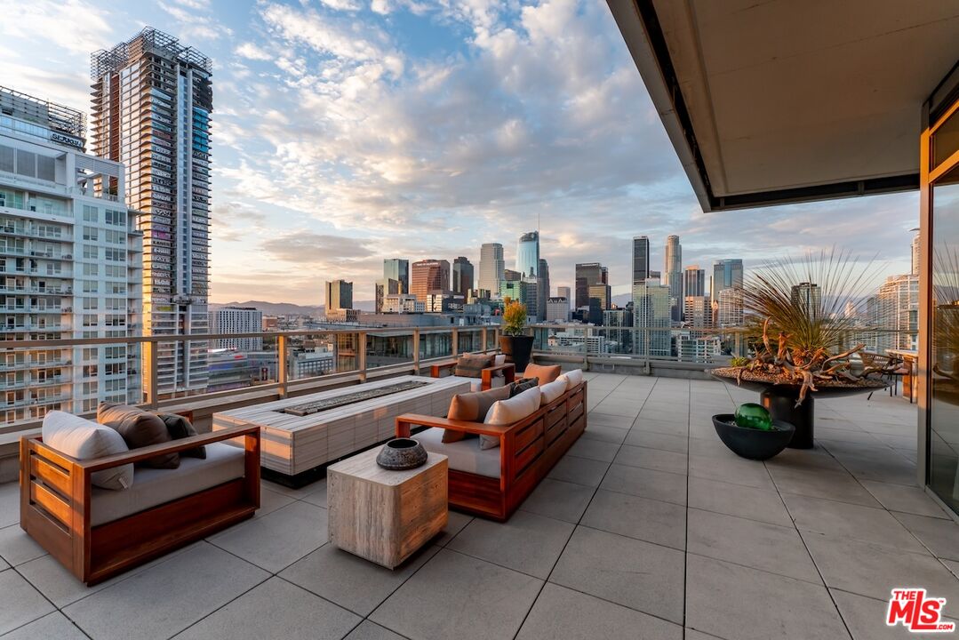 1155 S Grand Ave Unit: 2204