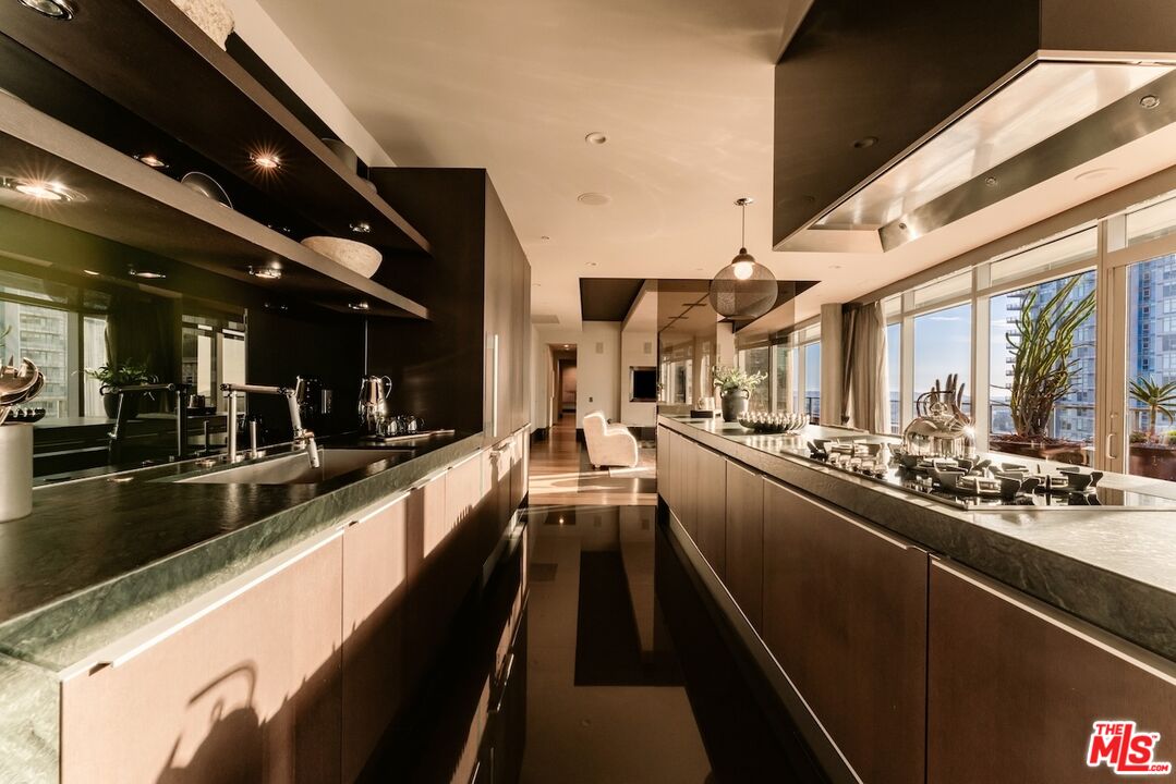1155 S Grand Ave Unit: 2204
