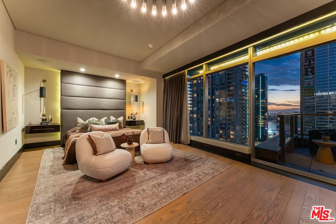 1155 S Grand Ave Unit: 2204