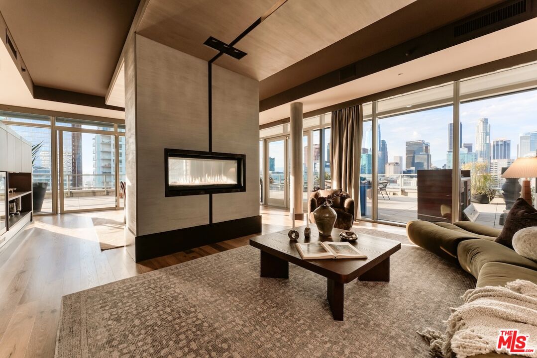 1155 S Grand Ave Unit: 2204