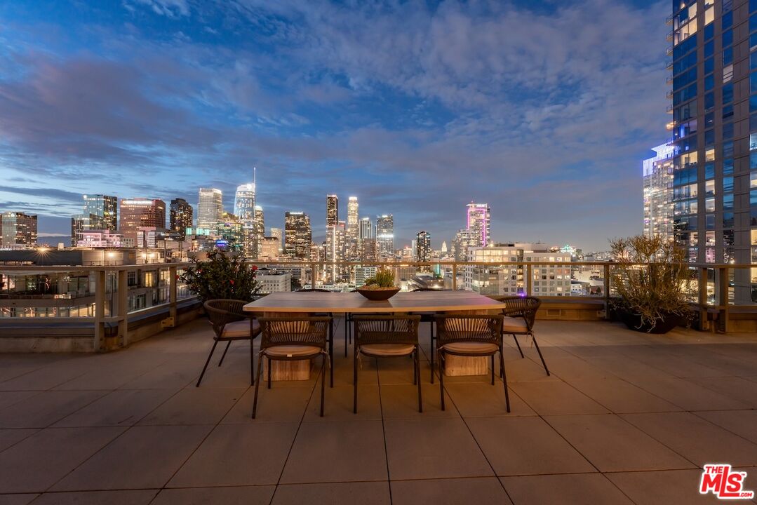 1155 S Grand Ave Unit: 2204