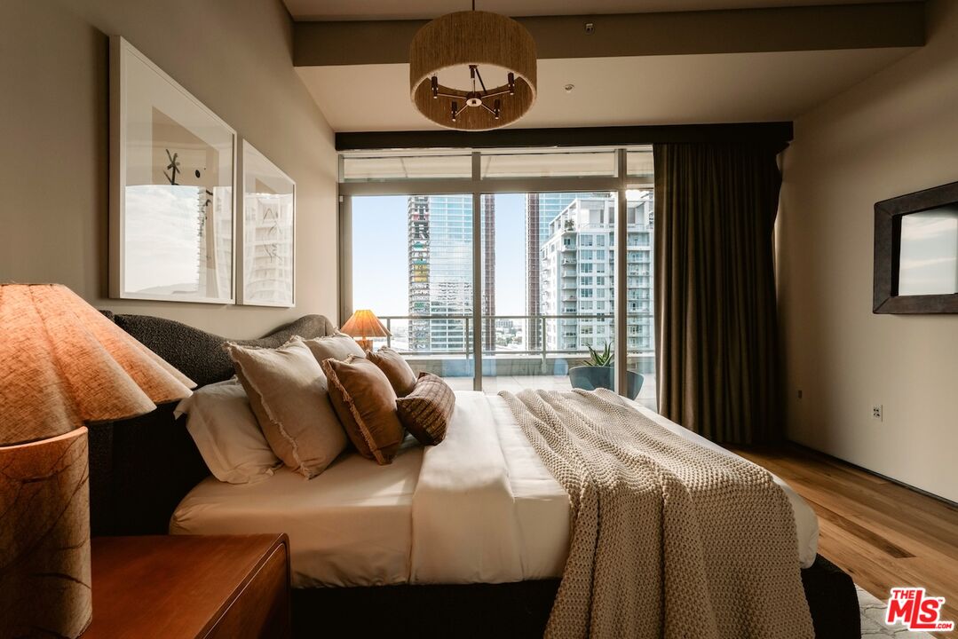 1155 S Grand Ave Unit: 2204