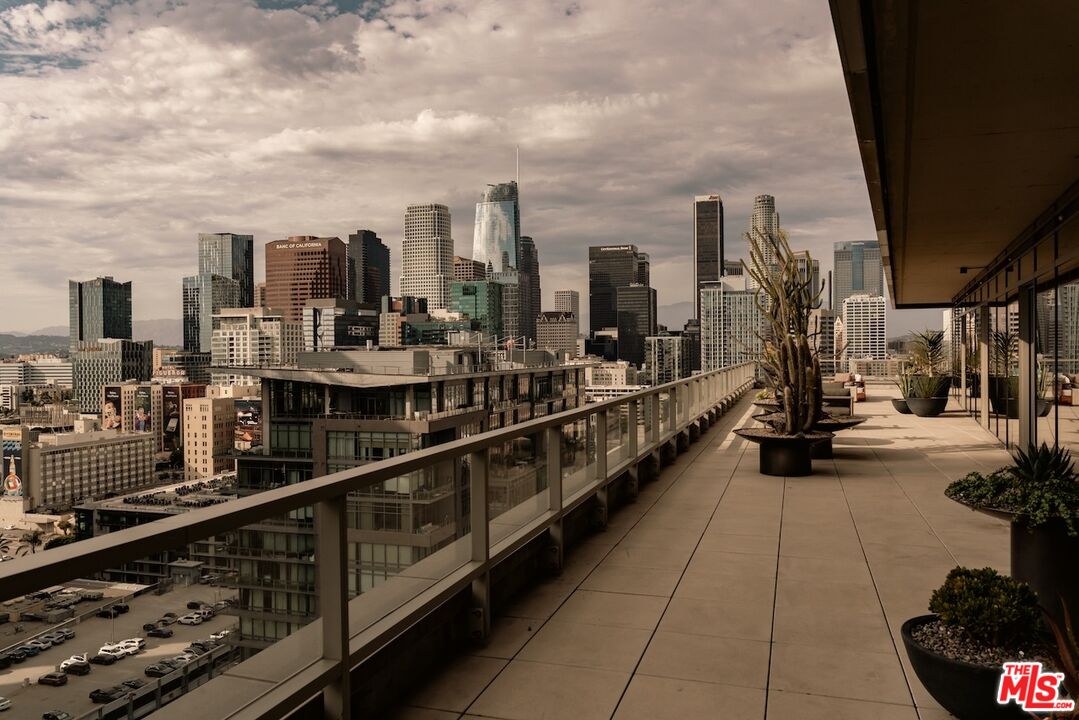 1155 S Grand Ave Unit: 2204