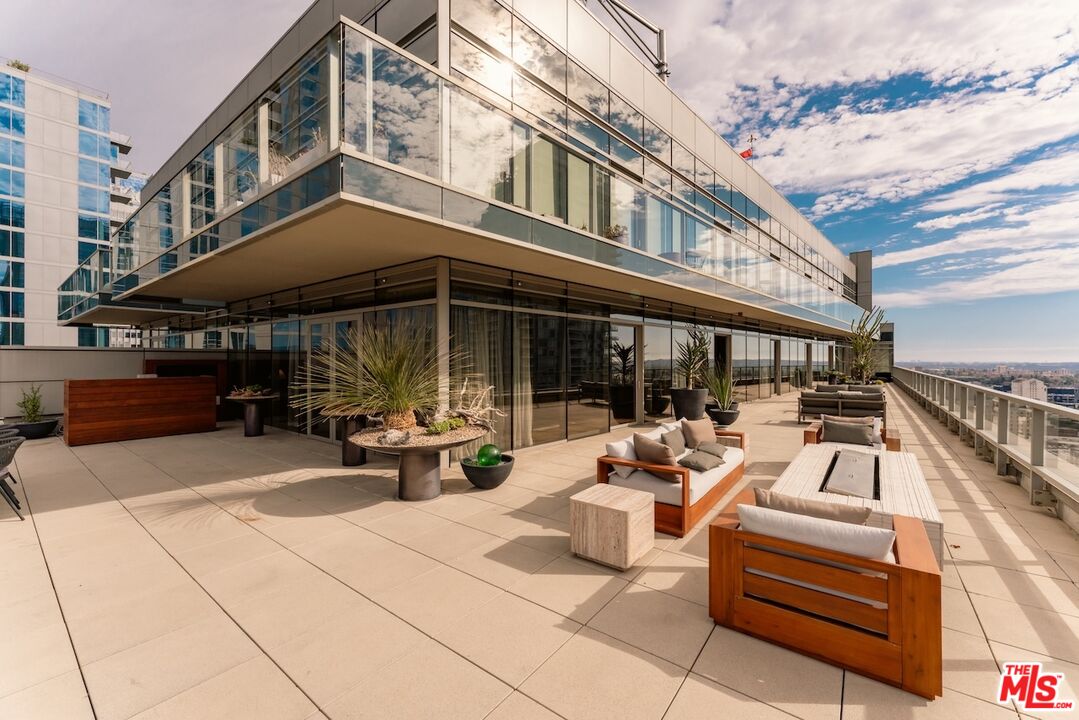 1155 S Grand Ave Unit: 2204