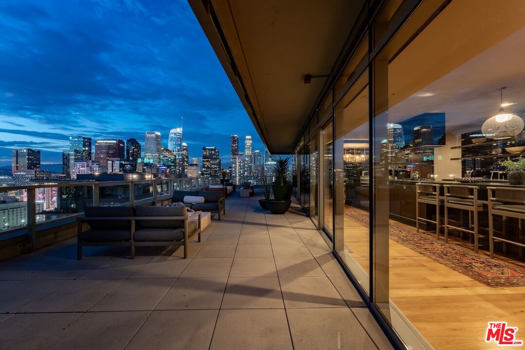 1155 S Grand Ave Unit: 2204