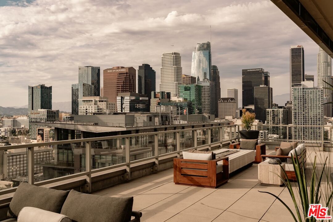 1155 S Grand Ave Unit: 2204