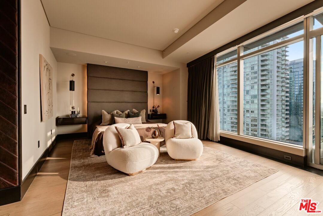 1155 S Grand Ave Unit: 2204