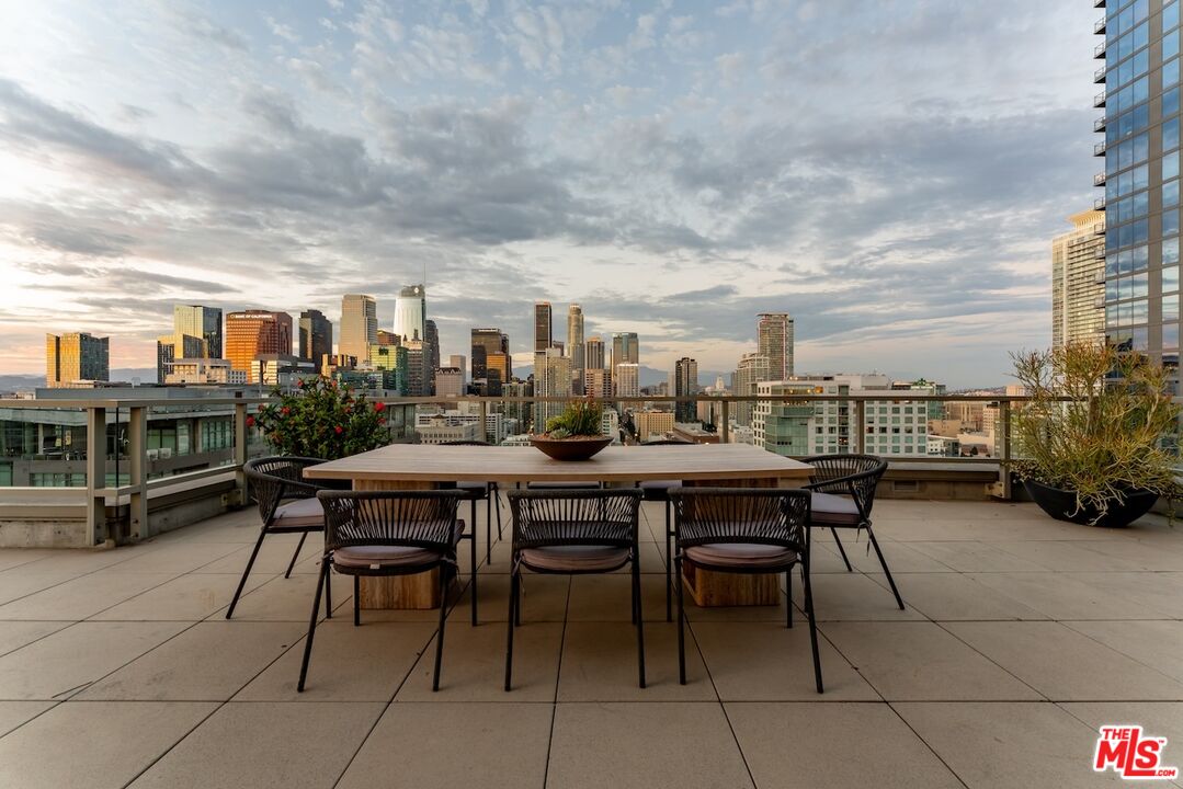 1155 S Grand Ave Unit: 2204