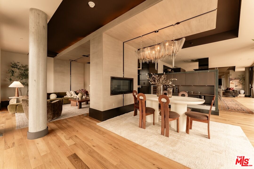 1155 S Grand Ave Unit: 2204