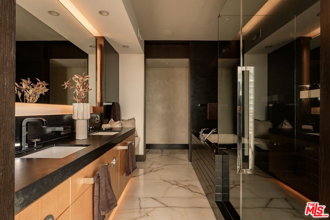 1155 S Grand Ave Unit: 2204