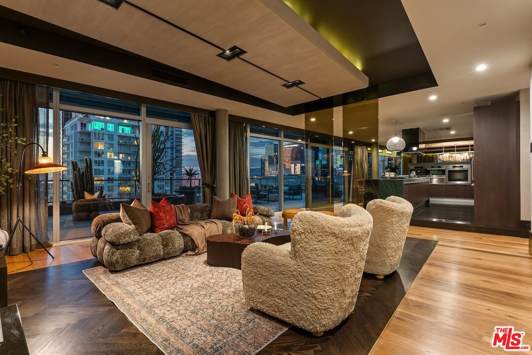 1155 S Grand Ave Unit: 2204