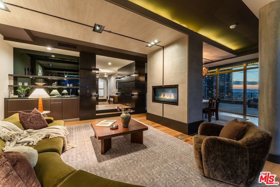 1155 S Grand Ave Unit: 2204